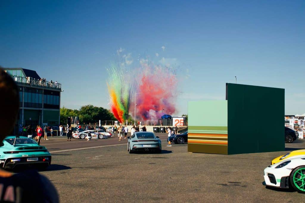 sesja motoryzacyjna z pirotechnika